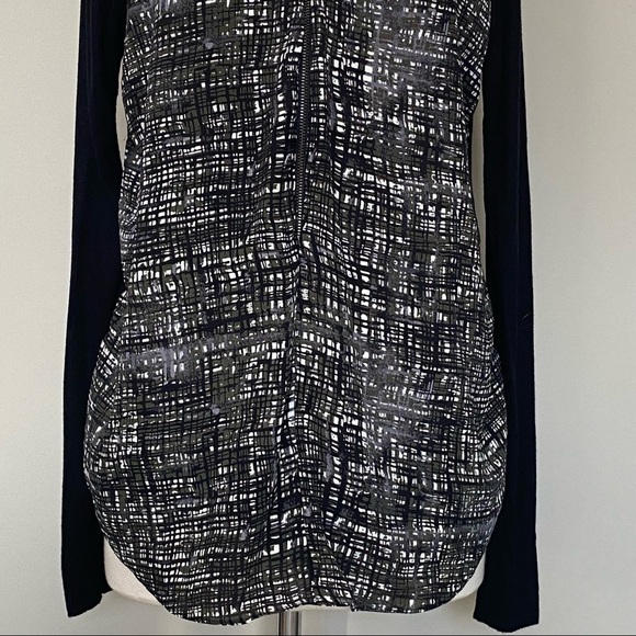 Lola & Sophie Long Sleeve Zipper V-neck Blouse Top, size Medium - Picture 3 of 12